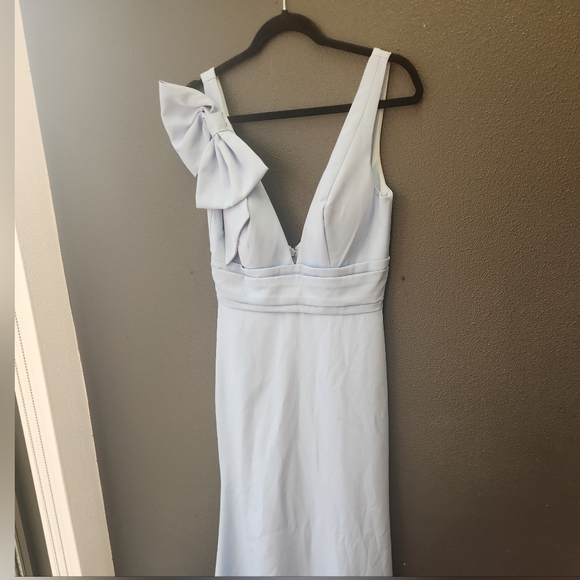 Never worn Light Blue Bow-Shoulder Gown - Size 4 - Picture 4 of 10